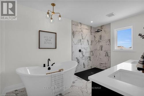 1918 Fountain Grass Drive, London, ON - Indoor Photo Showing Bathroom