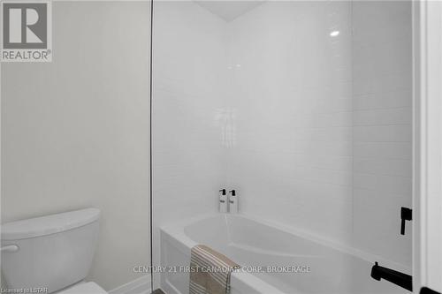 1918 Fountain Grass Drive, London, ON - Indoor Photo Showing Bathroom