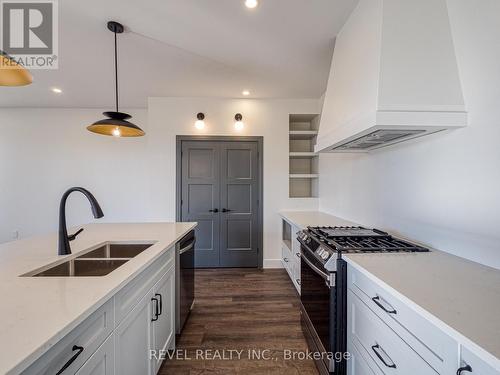 75 Trailview Drive, Tillsonburg, ON - Indoor Photo Showing Kitchen With Double Sink