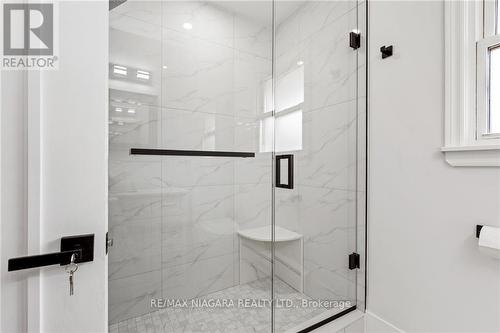 14 Glencairn Dr, St. Catharines, ON - Indoor Photo Showing Bathroom