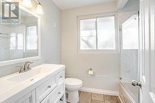 17 Shirley St, Orangeville, ON - Indoor Photo Showing Bathroom