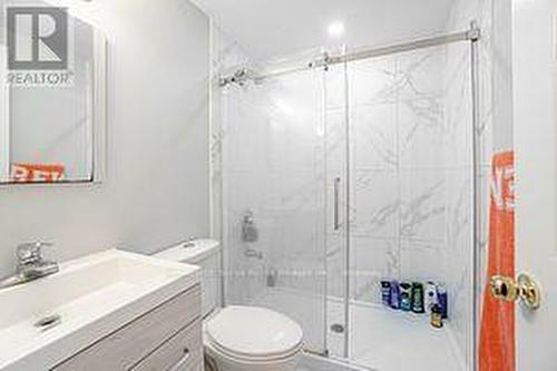 17 Shirley St, Orangeville, ON - Indoor Photo Showing Bathroom