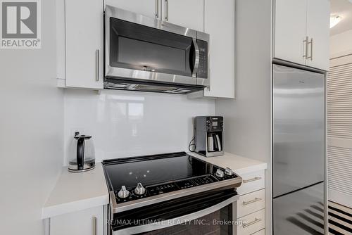 C202 - 301 Sea Ray Avenue, Innisfil, ON - Indoor Photo Showing Kitchen