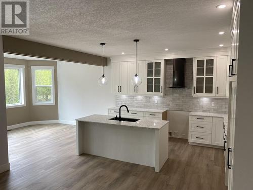 7235 Foxridge Avenue, Prince George, BC - Indoor Photo Showing Kitchen