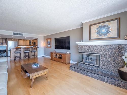 602-86 Lakeshore Drive, Penticton, BC - Indoor Photo Showing Living Room With Fireplace