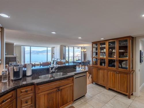 602-86 Lakeshore Drive, Penticton, BC - Indoor Photo Showing Kitchen With Double Sink