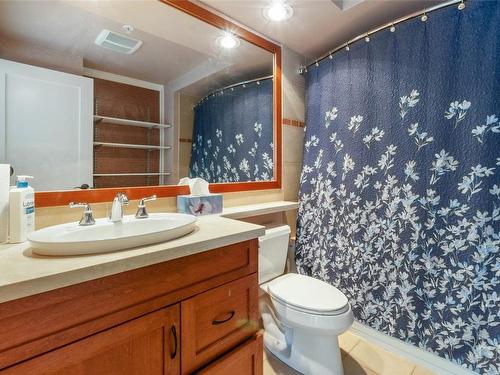 707-160 Lakeshore Drive, Penticton, BC - Indoor Photo Showing Bathroom