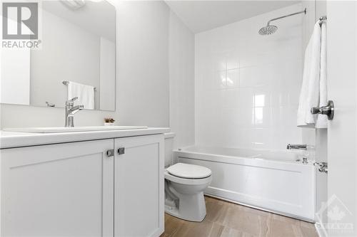 120 Hackamore Crescent, Ottawa, ON - Indoor Photo Showing Bathroom