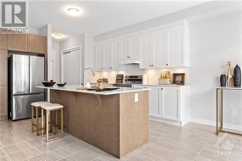 120 Hackamore Crescent, Ottawa, ON - Indoor Photo Showing Kitchen With Upgraded Kitchen