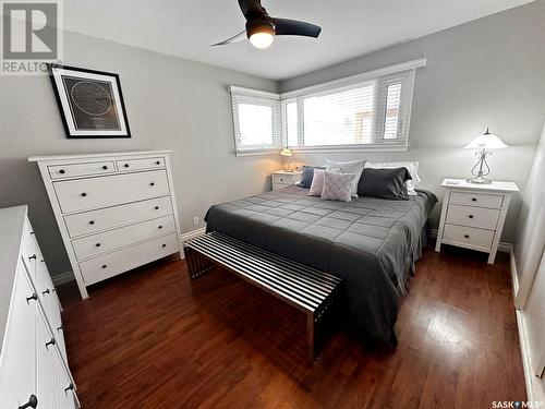 582 5Th Avenue Nw, Swift Current, SK - Indoor Photo Showing Bedroom
