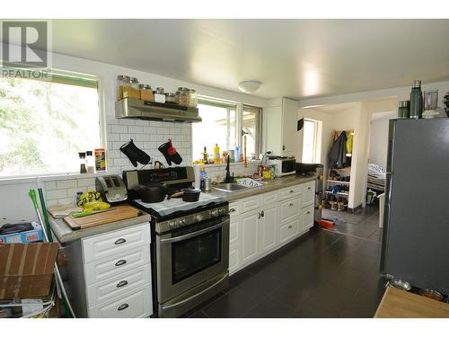 1018 Lund Road, Houston, BC - Indoor Photo Showing Kitchen With Double Sink