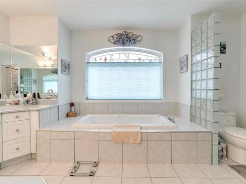 3547 Royal Gala Drive, West Kelowna, BC - Indoor Photo Showing Bathroom