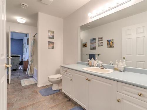 3547 Royal Gala Drive, West Kelowna, BC - Indoor Photo Showing Bathroom