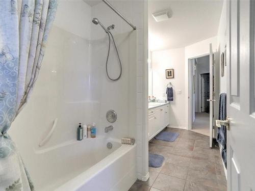 3547 Royal Gala Drive, West Kelowna, BC - Indoor Photo Showing Bathroom