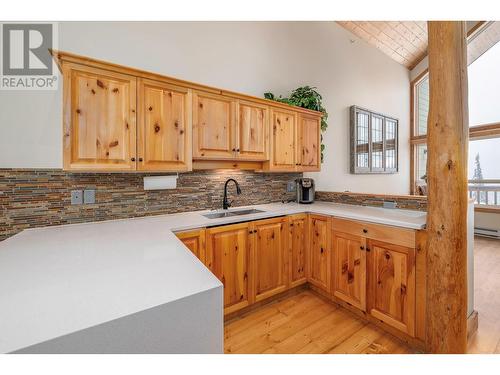 5942 Snowpines Crescent, Big White, BC - Indoor Photo Showing Kitchen With Double Sink