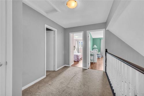 Spacious Upper hallway - 90 Strada Boulevard, St. Catharines, ON - Indoor Photo Showing Other Room