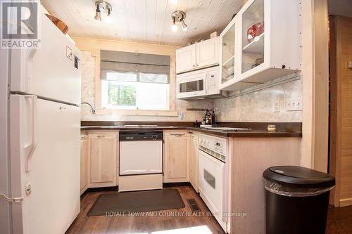 1130 Towering Oaks Trail, Kawartha Lakes, ON - Indoor Photo Showing Kitchen