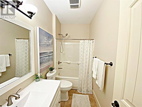 4350 Ponderosa Drive Unit# 220, Peachland, BC - Indoor Photo Showing Bathroom