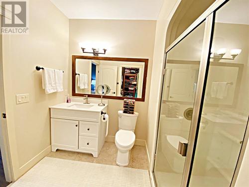 4350 Ponderosa Drive Unit# 220, Peachland, BC - Indoor Photo Showing Bathroom