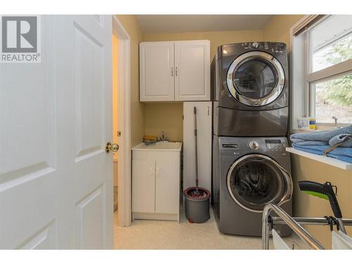 6221 37 Street Ne, Salmon Arm, BC - Indoor Photo Showing Laundry Room