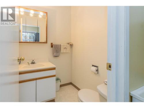 6221 37 Street Ne, Salmon Arm, BC - Indoor Photo Showing Bathroom