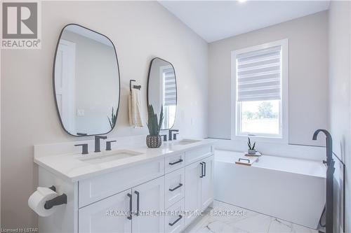 102 Harvest Lane, Dutton/Dunwich, ON - Indoor Photo Showing Bathroom