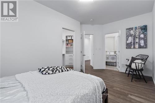 32 Sunrow Gate, Hamilton, ON - Indoor Photo Showing Bedroom
