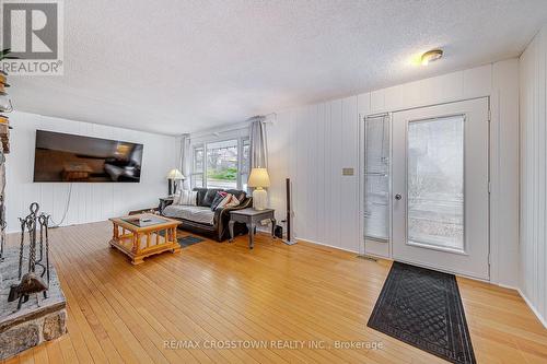 270 High St, Georgian Bay, ON - Indoor Photo Showing Other Room