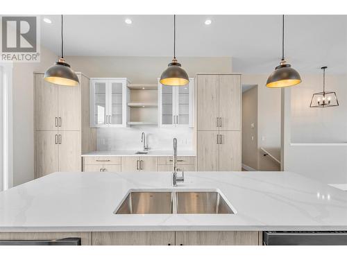 2547 Pinnacle Ridge Drive, West Kelowna, BC - Indoor Photo Showing Kitchen