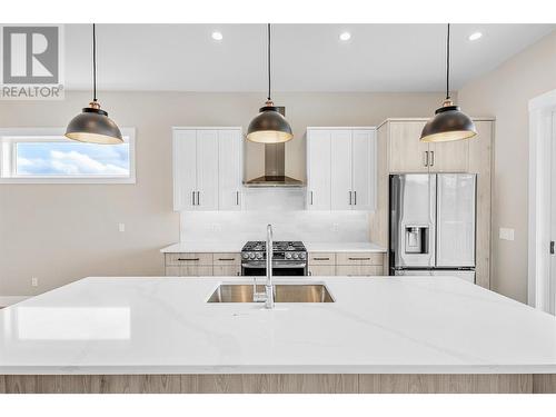 2547 Pinnacle Ridge Drive, West Kelowna, BC - Indoor Photo Showing Kitchen With Upgraded Kitchen