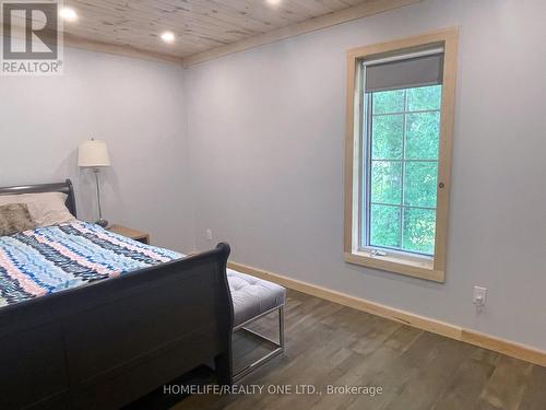 4055 Glen Cedar Dr E, Ramara, ON - Indoor Photo Showing Bedroom