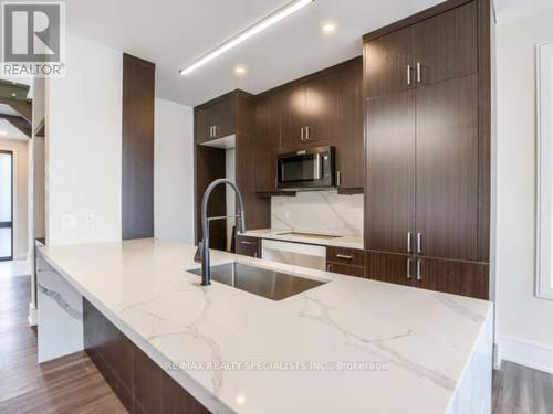 290 North Shore Boulevard E, Burlington, ON - Indoor Photo Showing Kitchen With Upgraded Kitchen
