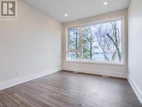 290 North Shore Boulevard E, Burlington, ON - Indoor Photo Showing Other Room