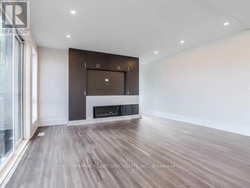 290 North Shore Boulevard E, Burlington, ON - Indoor With Fireplace