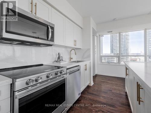 #806 -15 Legion Rd, Toronto, ON - Indoor Photo Showing Kitchen With Upgraded Kitchen