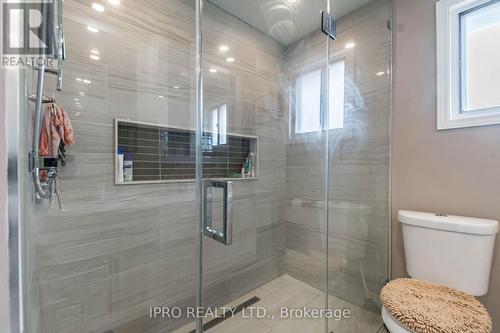 277 Centre St N, Brampton, ON - Indoor Photo Showing Bathroom
