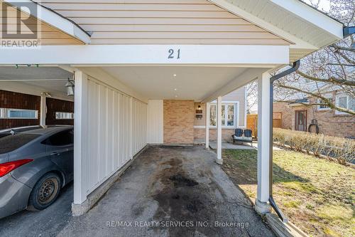 21 Courtleigh Sq, Brampton, ON -  With Exterior