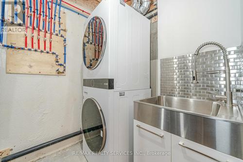 21 Courtleigh Sq, Brampton, ON - Indoor Photo Showing Laundry Room