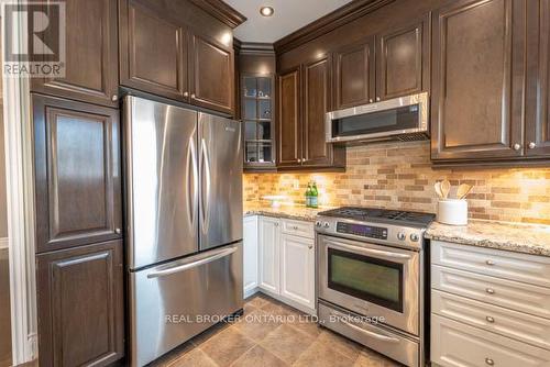 3277 Paul Henderson Drive, Mississauga, ON - Indoor Photo Showing Kitchen With Stainless Steel Kitchen
