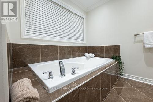 3277 Paul Henderson Drive, Mississauga, ON - Indoor Photo Showing Bathroom