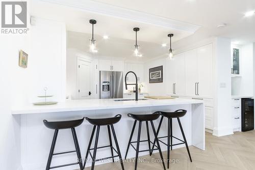 405 - 2545 Bloor Street W, Toronto, ON - Indoor Photo Showing Kitchen With Upgraded Kitchen