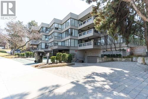 #405 -2545 Bloor St W, Toronto, ON - Outdoor With Facade