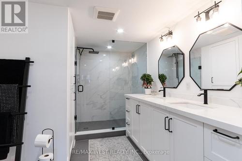405 - 2545 Bloor Street W, Toronto, ON - Indoor Photo Showing Bathroom