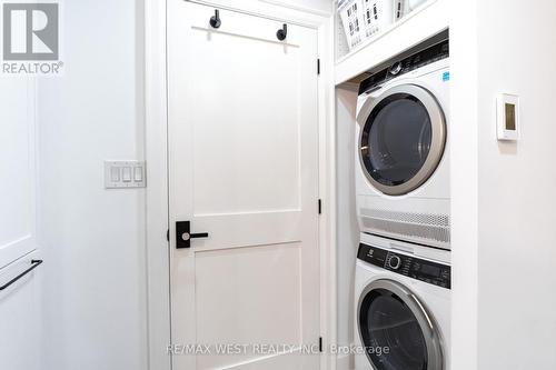 405 - 2545 Bloor Street W, Toronto, ON - Indoor Photo Showing Laundry Room