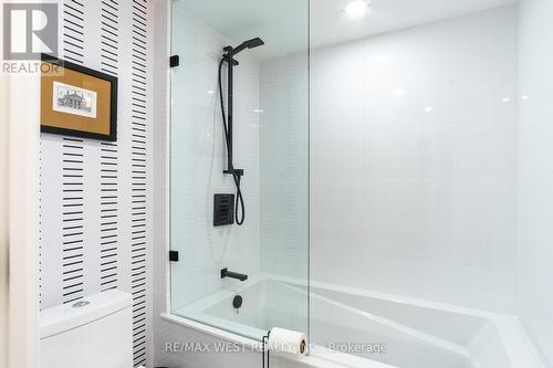 #405 -2545 Bloor St W, Toronto, ON - Indoor Photo Showing Bathroom
