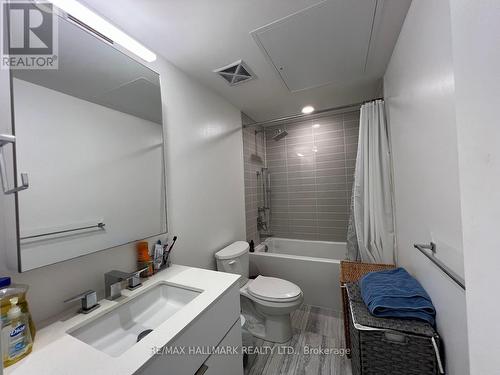 #1401 -25 Richmond St E, Toronto, ON - Indoor Photo Showing Bathroom