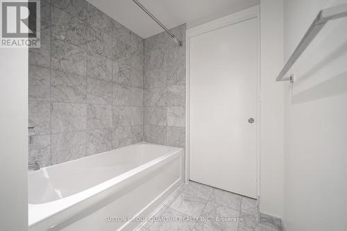 1007 - 12 York Street, Toronto, ON - Indoor Photo Showing Bathroom