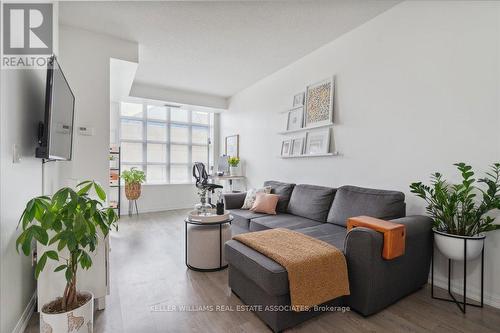 #303 -85 East Liberty St, Toronto, ON - Indoor Photo Showing Living Room