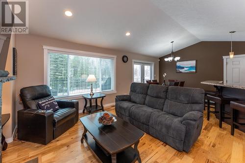 5433 Chief Lake Road, Prince George, BC - Indoor Photo Showing Living Room