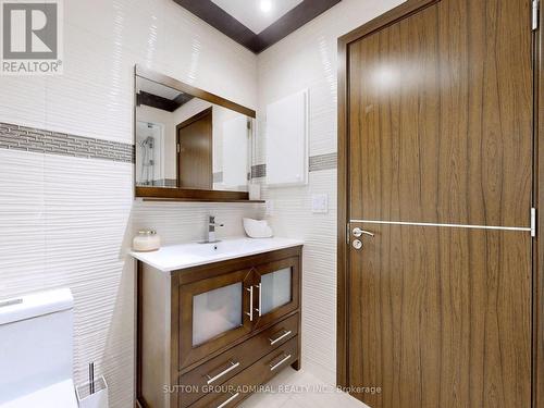 56 Addison St, Richmond Hill, ON - Indoor Photo Showing Bathroom